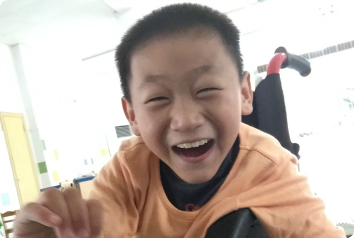 A picture of Yang Yang with a huge grin. He currently waits in China to be adopted.