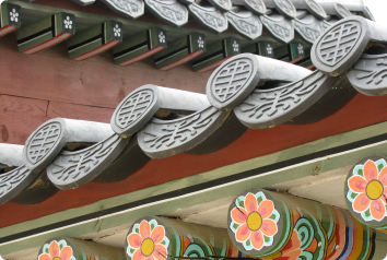 A close-up picture of a colorful, decorative rooftop in South Korea.