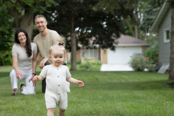 Melissa Moran and Cory Dammann in their yard with daughter Weslie