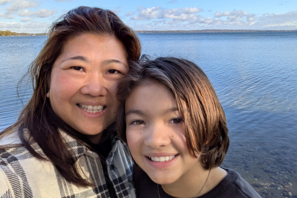 photo of Jennie and her daughter overlooking a lake or ocean